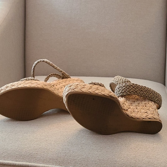 SOLD EUC Stuart Weitzman Alex Wedges - Size 8.5 - Picture 7 of 13